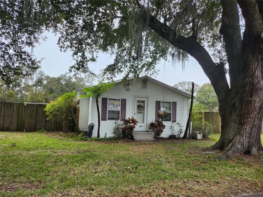 216 N WEBB ROAD PLANT CITY, FL 33566