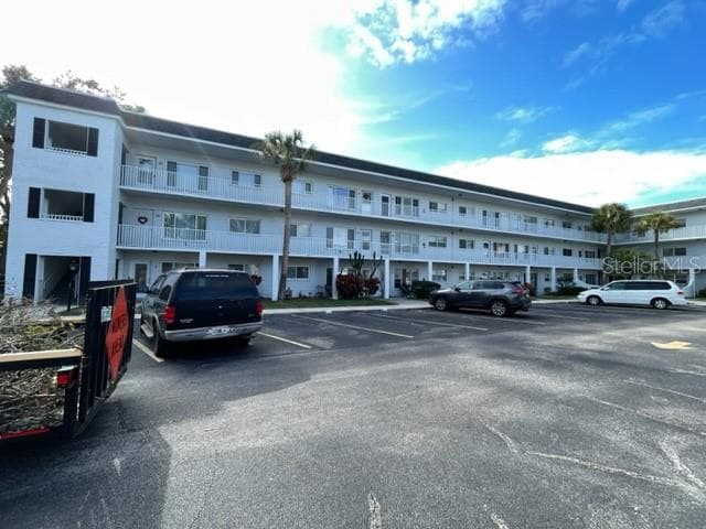 2002 AUSTRALIA WAY E UNIT 32 CLEARWATER, FL 33763