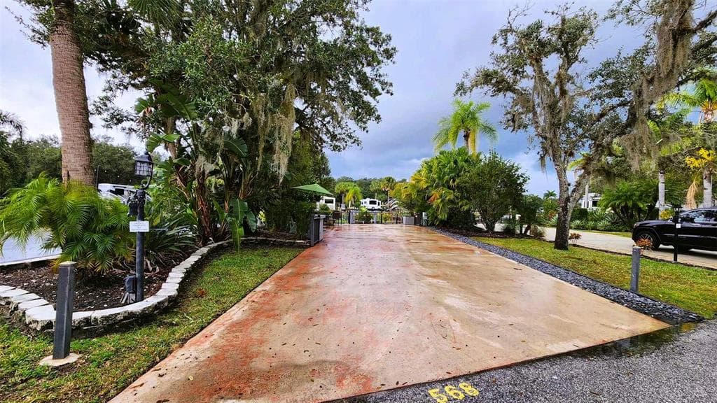 568 WATERWAY DRIVE LAKE WALES, FL 33898