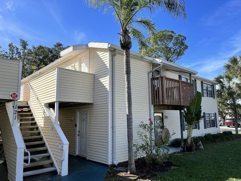 121 LOBLOLLY COURT UNIT D OLDSMAR, FL 34677