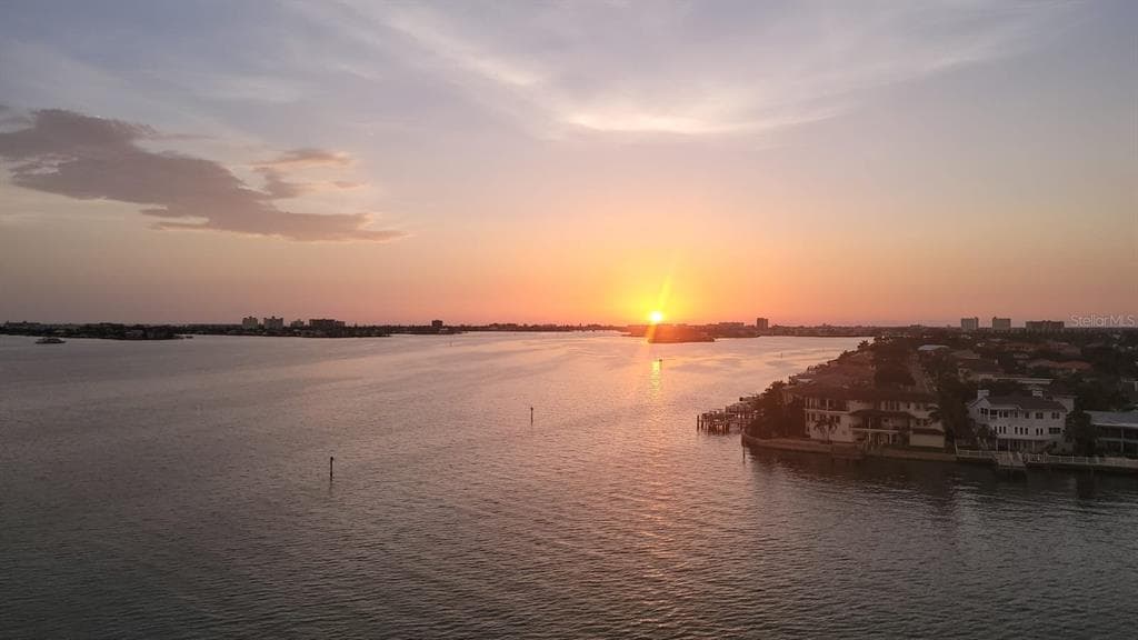 6060 SHORE BLVD S UNIT 912 GULFPORT, FL 33707