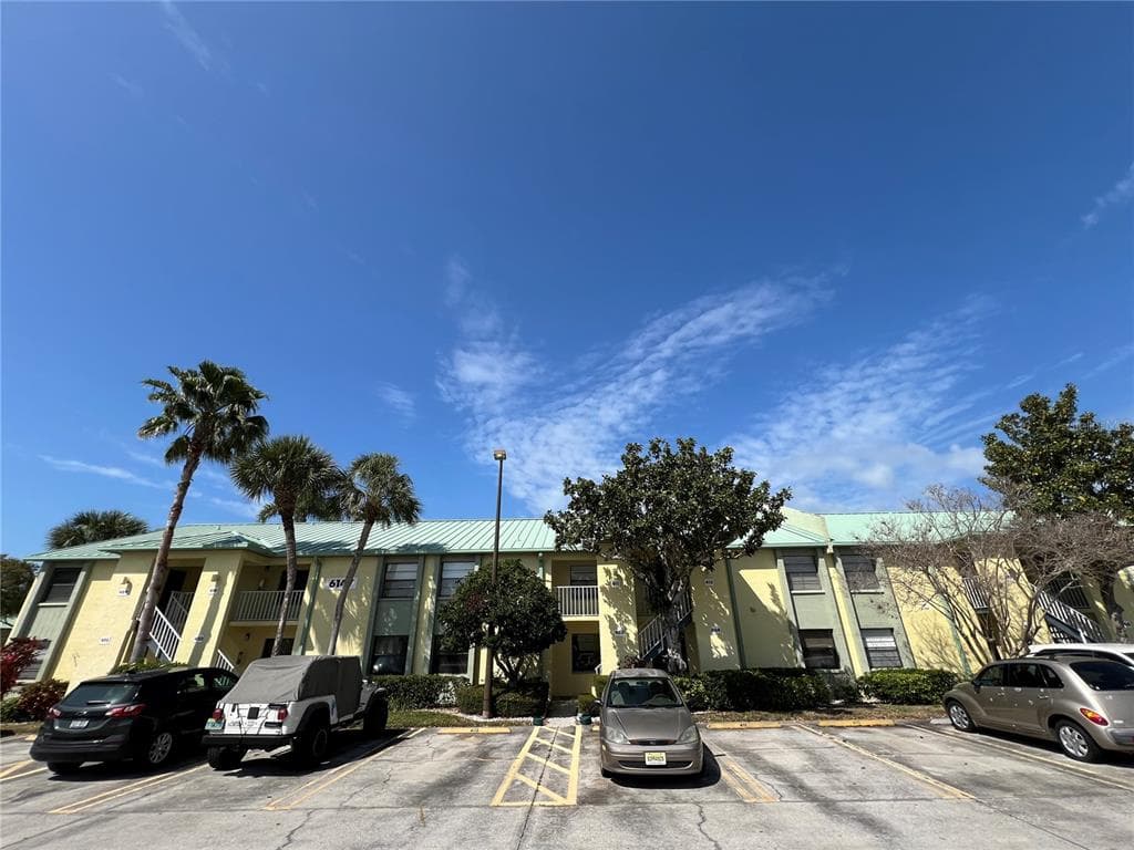 6147 113TH STREET UNIT 403 SEMINOLE, FL 33772