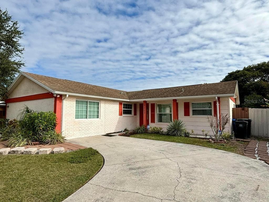 9063 ARNDALE CIRCLE TAMPA, FL 33615