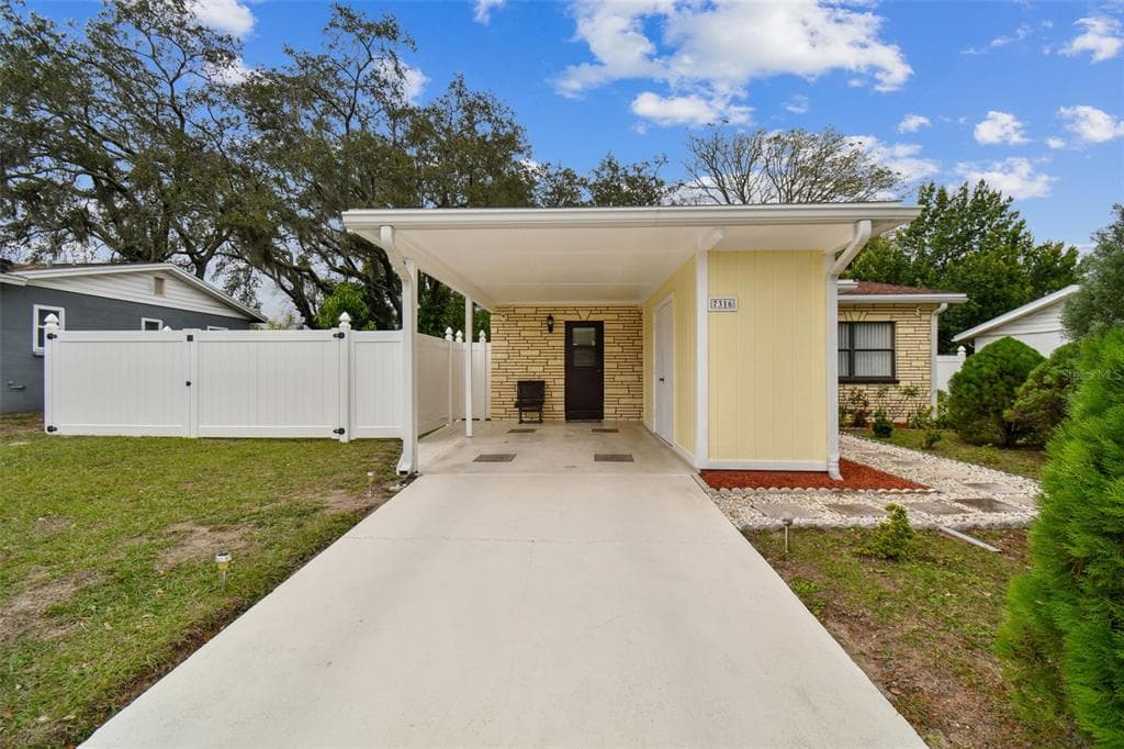 7316 WILLOW PARK DRIVE TAMPA, FL 33637