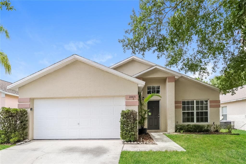 1005 WINDING WATER WAY CLERMONT, FL 34714