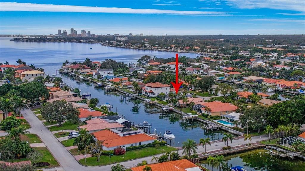 1974 HAWAII AVENUE NE ST PETERSBURG, FL 33703