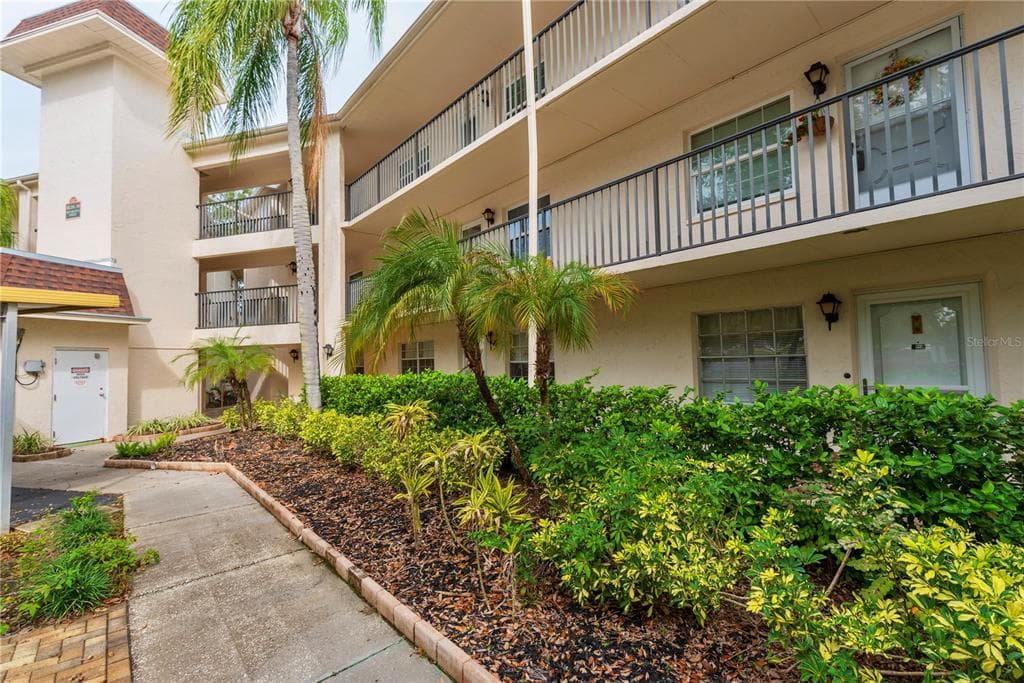 820 VIRGINIA STREET UNIT 210 DUNEDIN, FL 34698