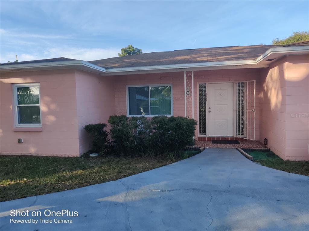 2911 W WOODLAWN AVENUE TAMPA, FL 33607