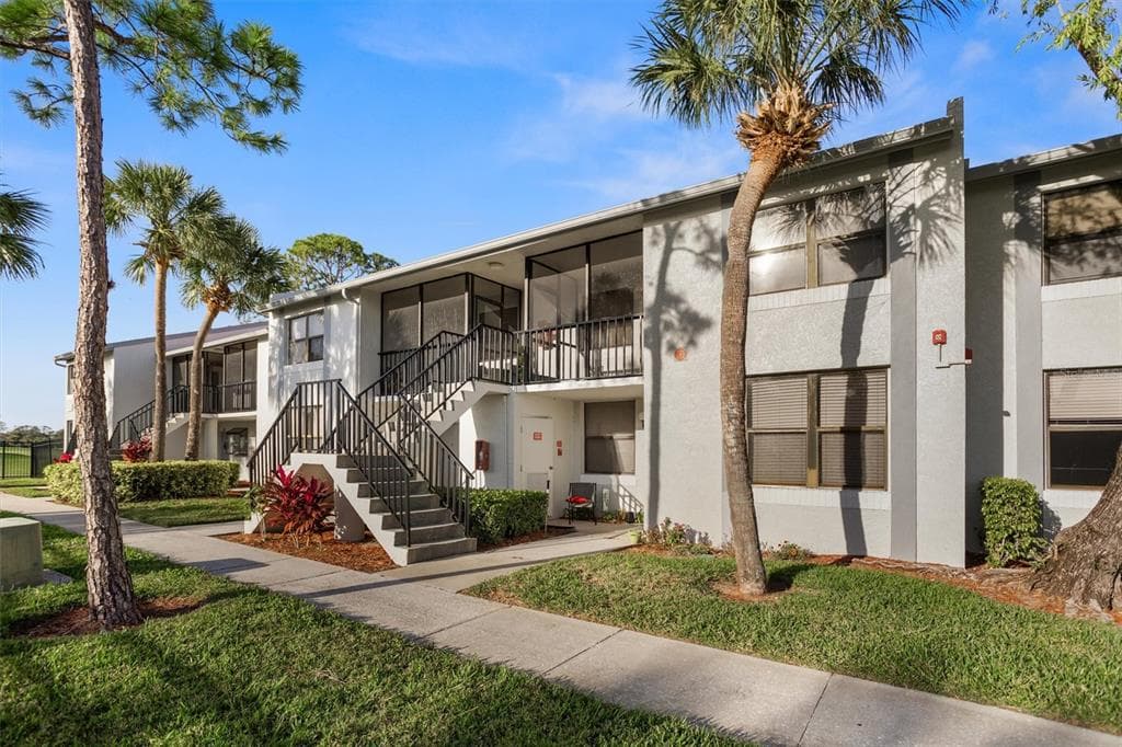 2073 SKIMMER COURT W UNIT 224 CLEARWATER, FL 33762