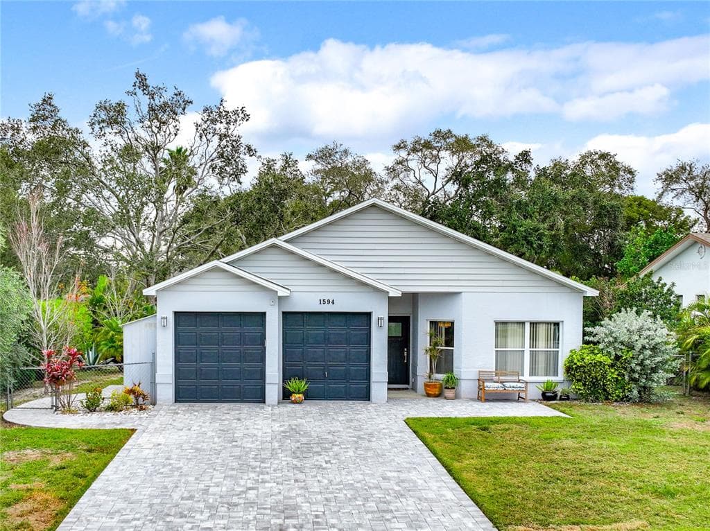 1594 COASTAL PL DUNEDIN, FL 34698