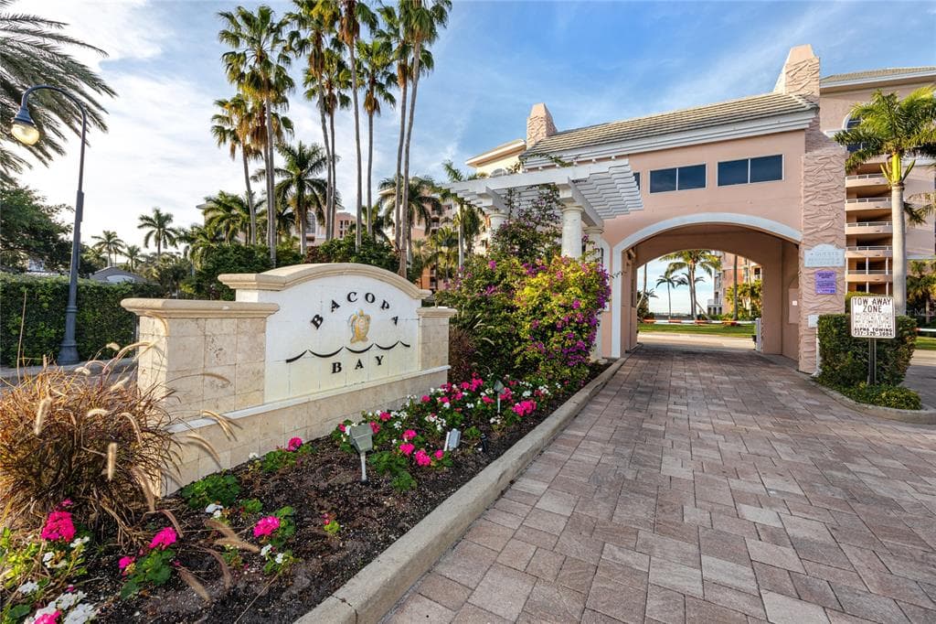 4983 BACOPA LANE S UNIT 605 ST PETERSBURG, FL 33715