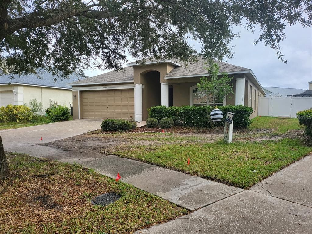 8215 CANTERBURY LAKE BOULEVARD TAMPA, FL 33619