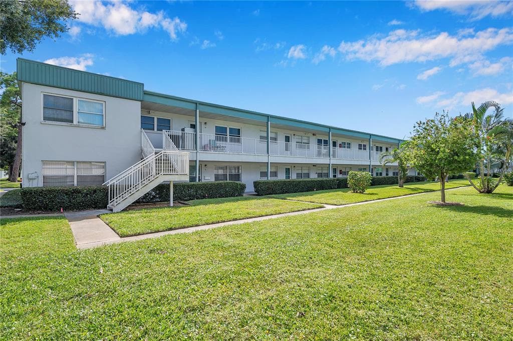 5267 81ST STREET N UNIT 4 ST PETERSBURG, FL 33709