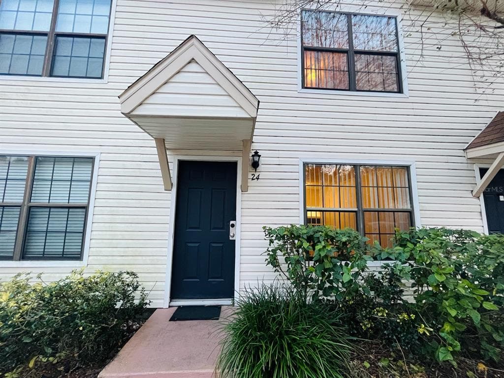 2302 MAKI ROAD UNIT 24 PLANT CITY, FL 33563