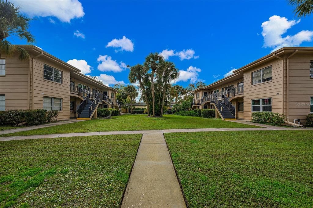 200 36TH AVENUE N UNIT 205A ST PETERSBURG, FL 33704