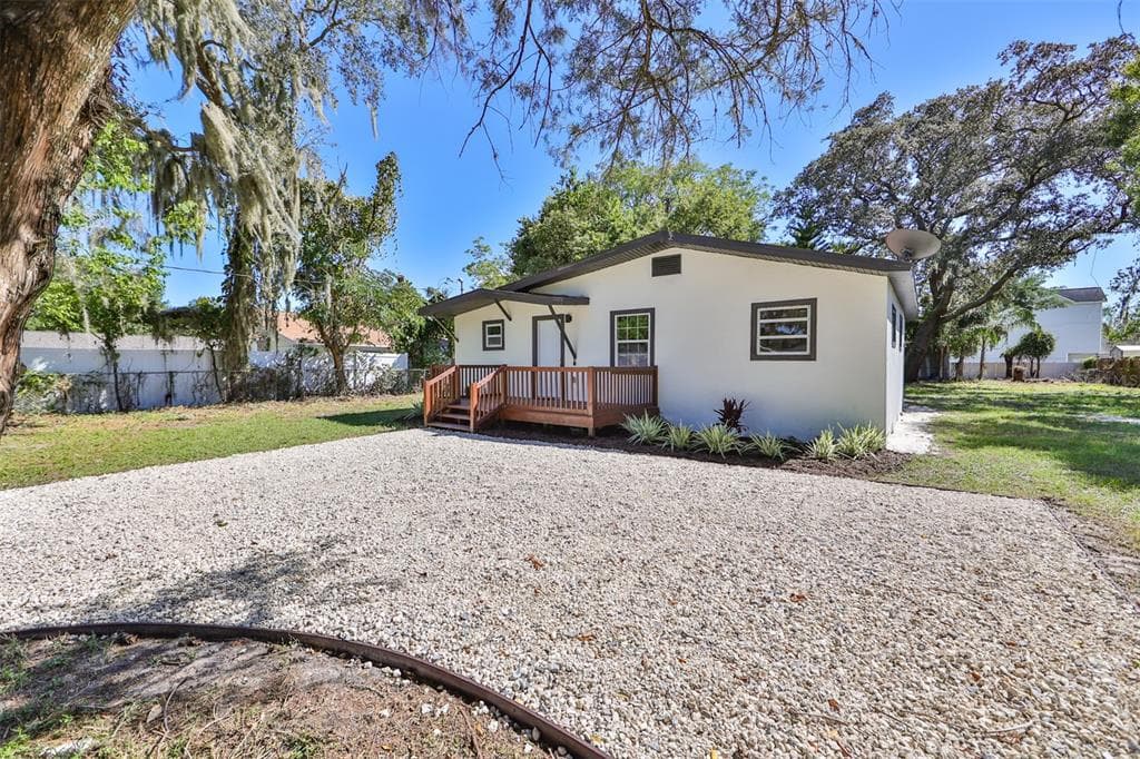 2116 SEAMAN ROAD