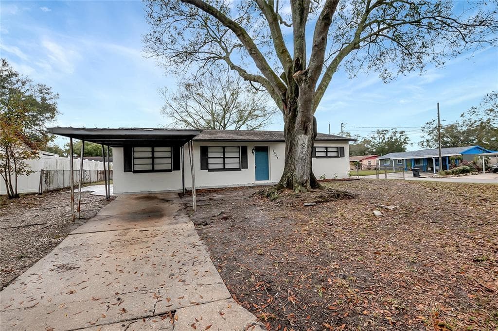 8001 TUDOR PLACE TAMPA, FL 33610