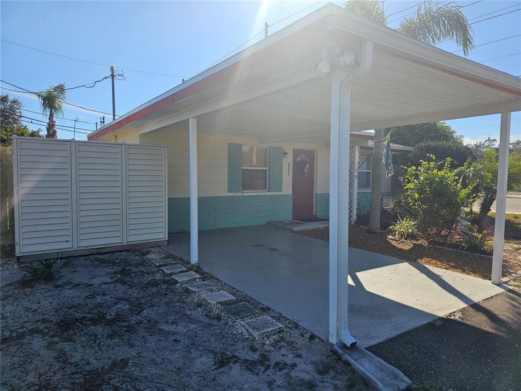 8892 79TH PLACE SEMINOLE, FL 33777