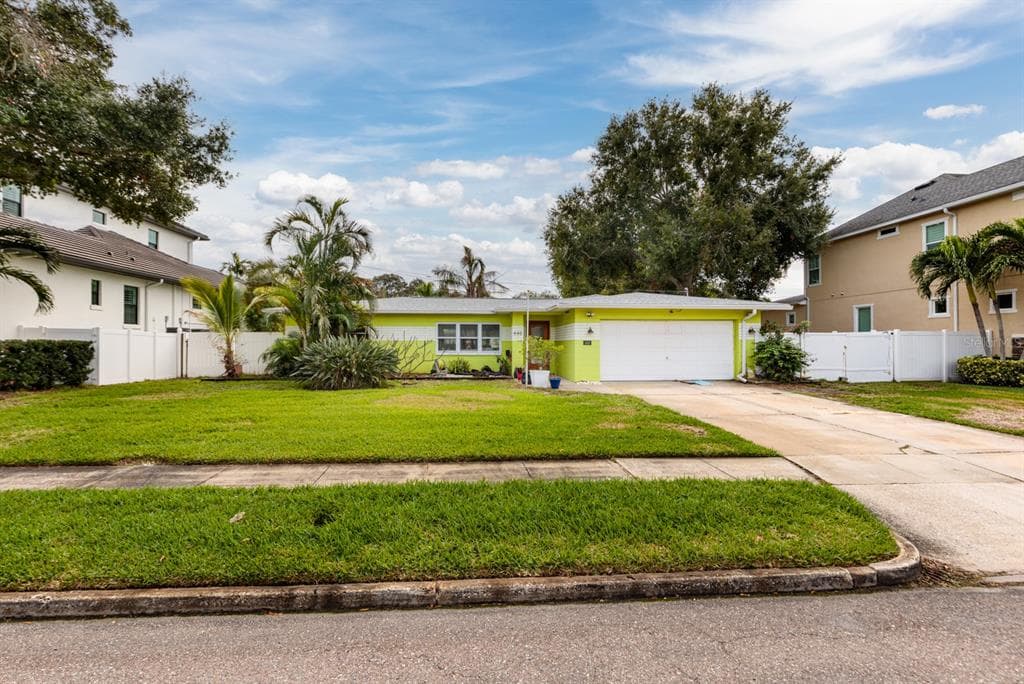 440 CAPRI WAY NE ST PETERSBURG, FL 33704