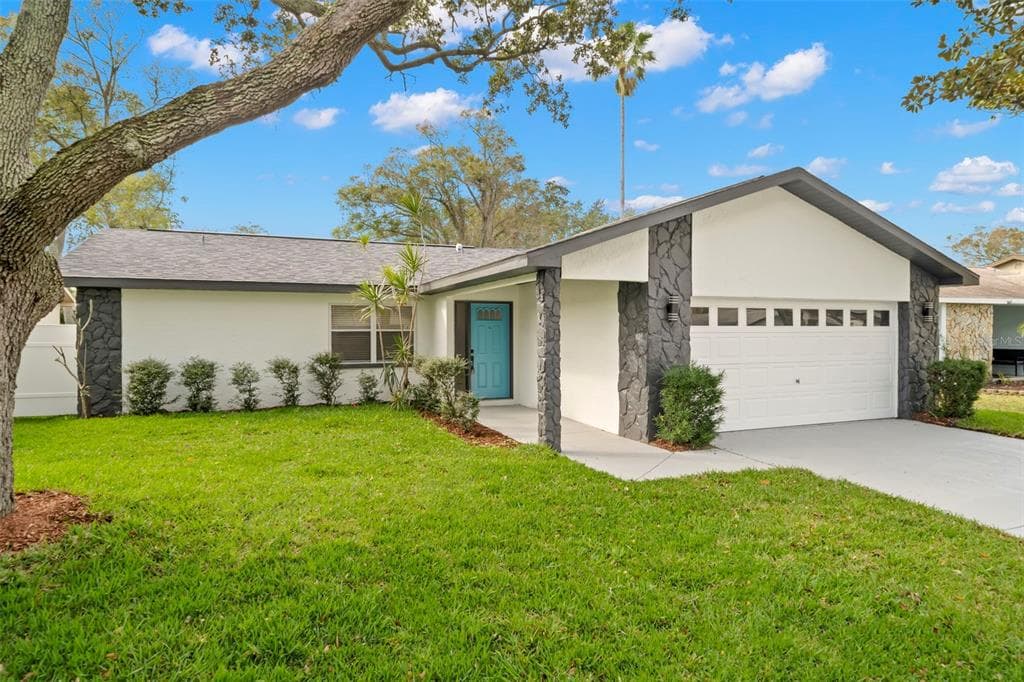 12866 SARAH LANE LARGO, FL 33773