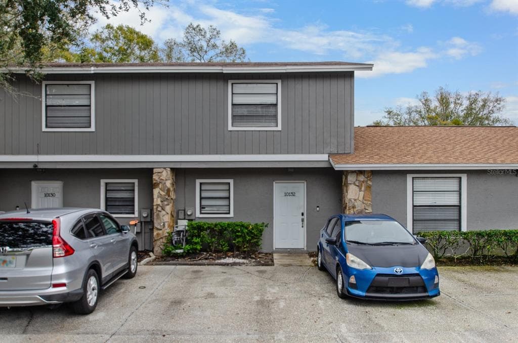 10132 LAKE OAK CIRCLE TAMPA, FL 33624