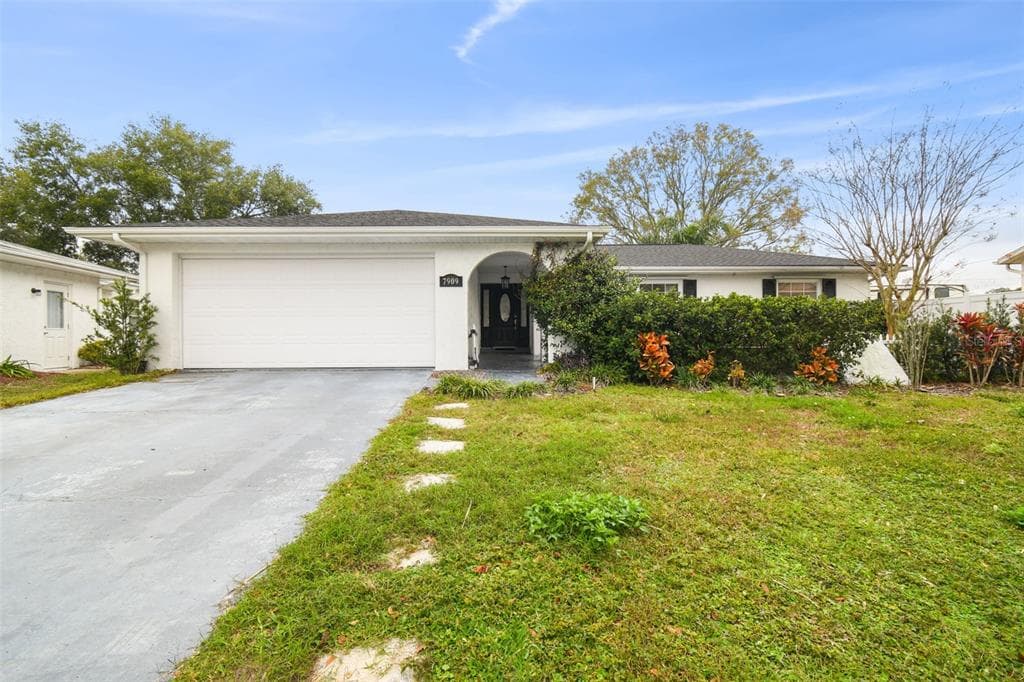 7909 CAYUGA DRIVE