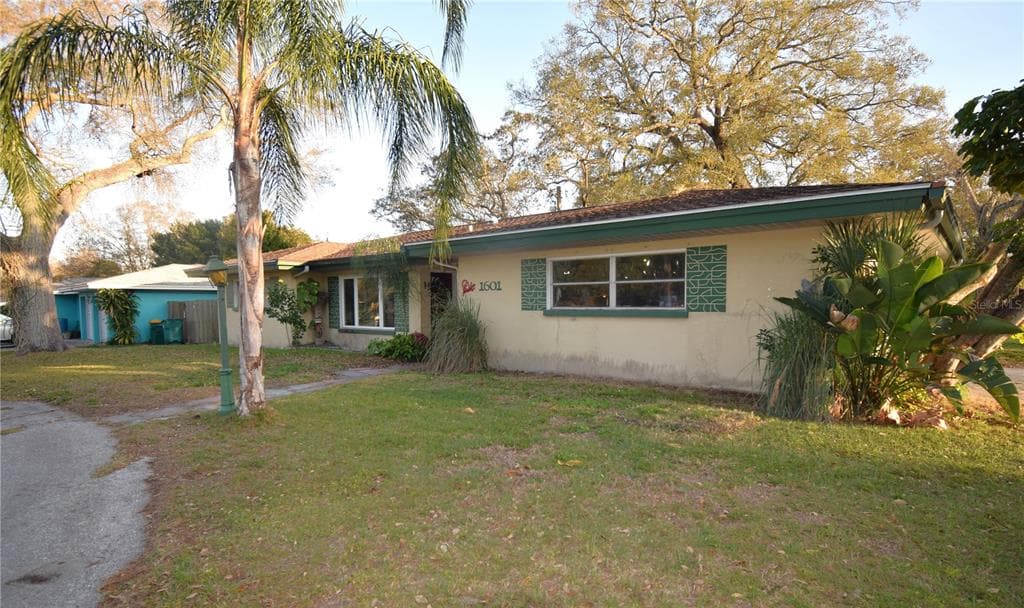 1601 PINEWOOD DRIVE CLEARWATER, FL 33756