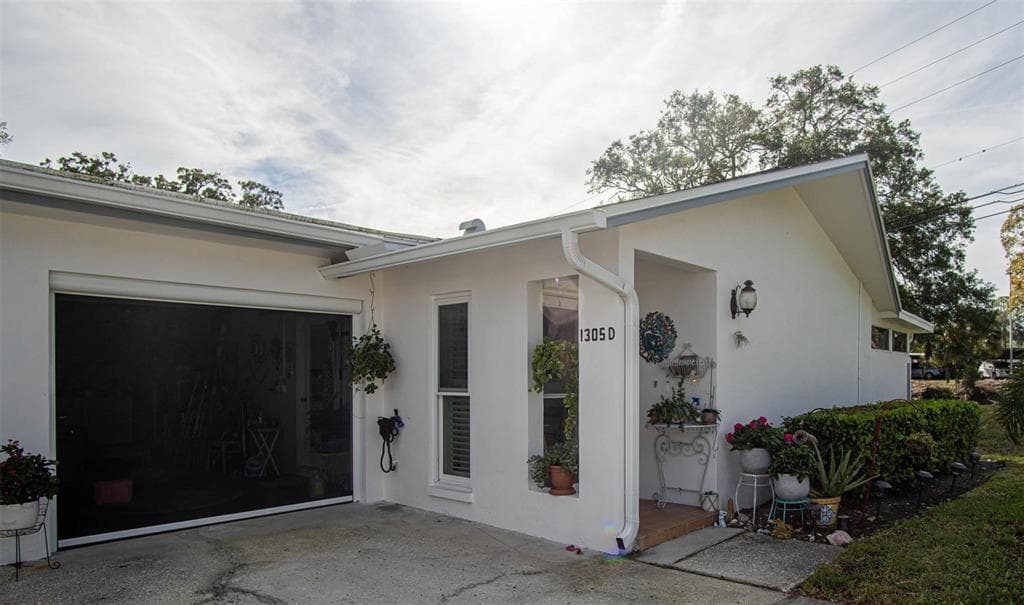 1305 WHITEBRIDGE DRIVE UNIT D PALM HARBOR, FL 34684