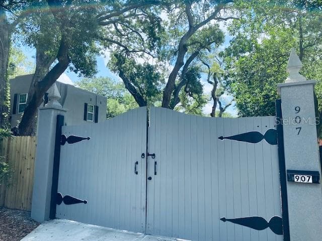 907 CHESTNUT STREET CLEARWATER, FL 33756