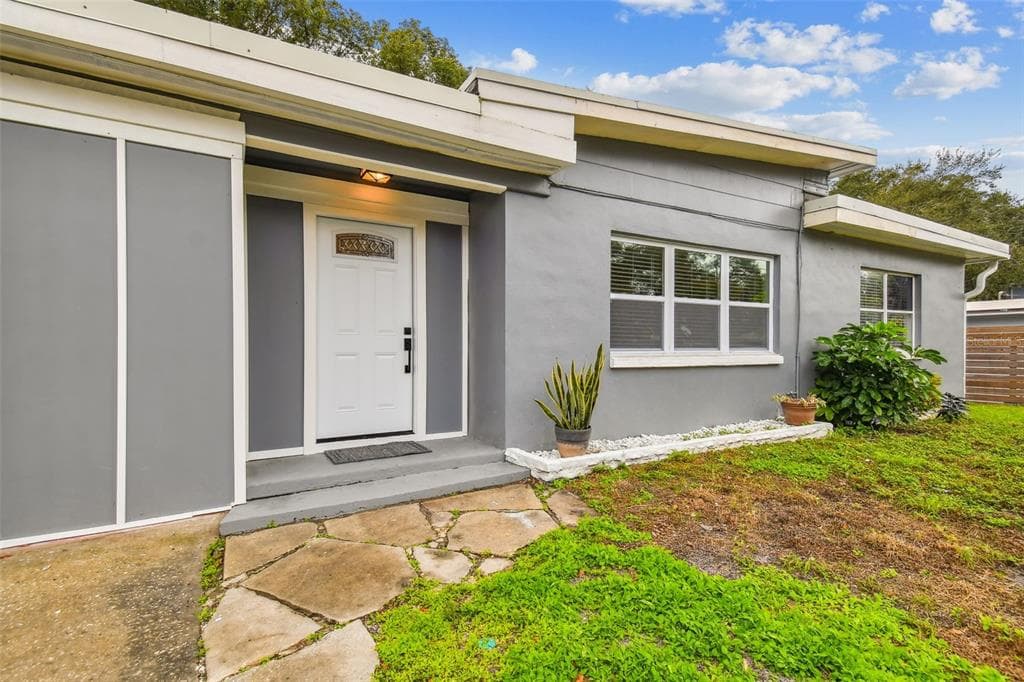 2930 W ELLIS DRIVE TAMPA, FL 33611