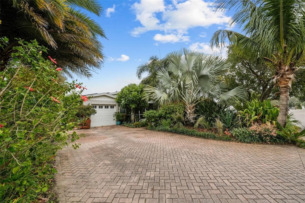 5715 4TH AVENUE N ST PETERSBURG, FL 33710