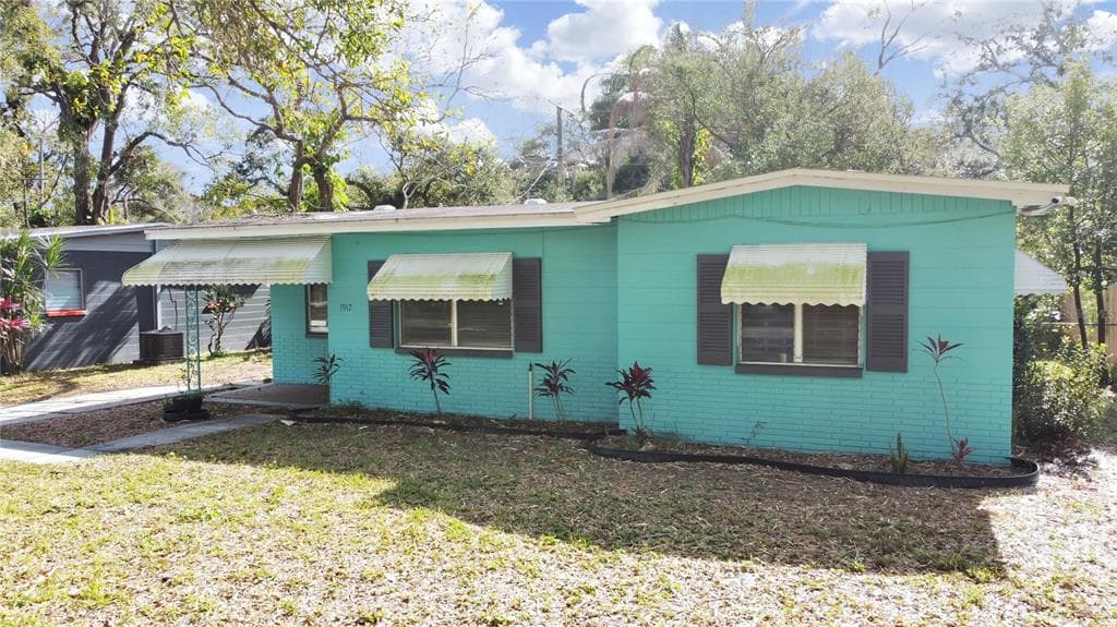 1917 E CRENSHAW STREET TAMPA, FL 33610