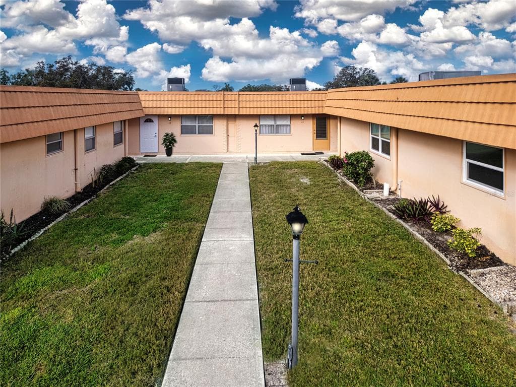 1801 BEDFORD LANE UNIT 44 SUN CITY CENTER, FL 33573