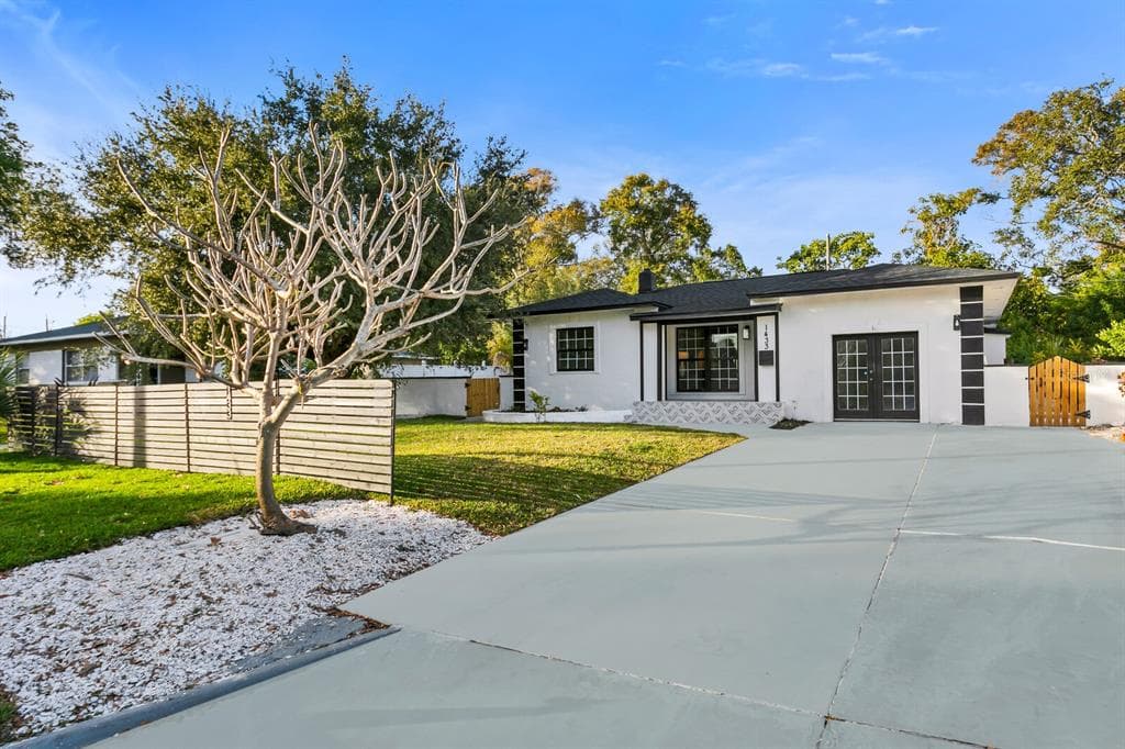 1433 27TH AVENUE S ST PETERSBURG, FL 33705