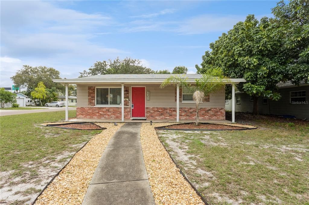 2300 32ND AVENUE N ST PETERSBURG, FL 33713