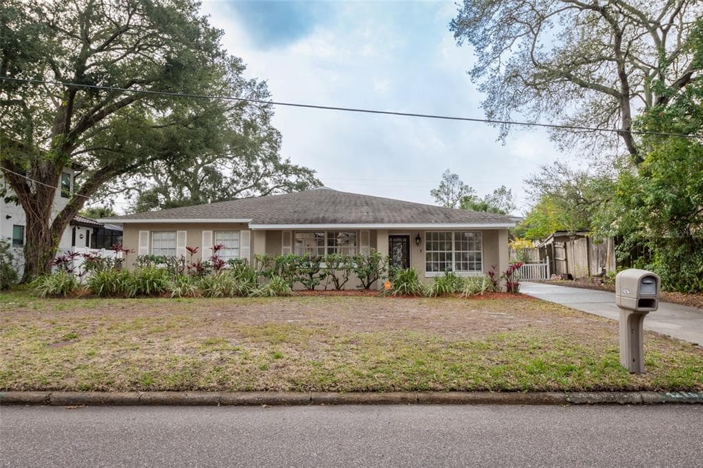 4216 W VASCONIA STREET TAMPA, FL 33629