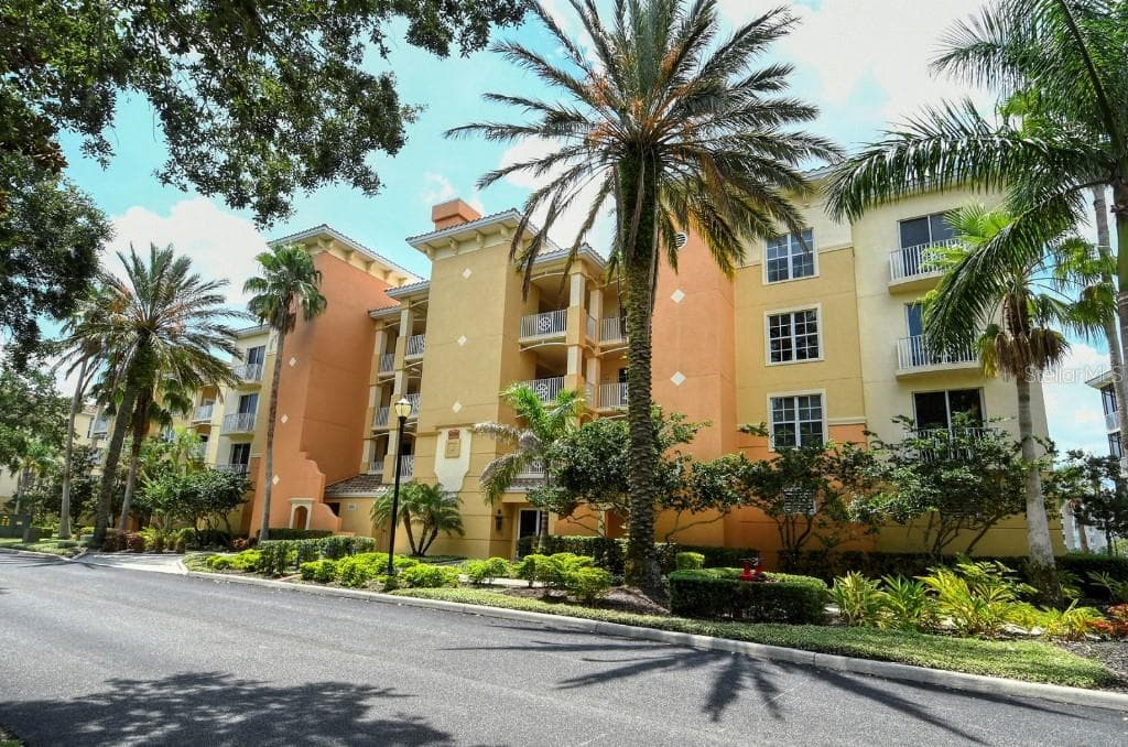 6330 WATERCREST WAY UNIT 202 LAKEWOOD RANCH, FL 34202