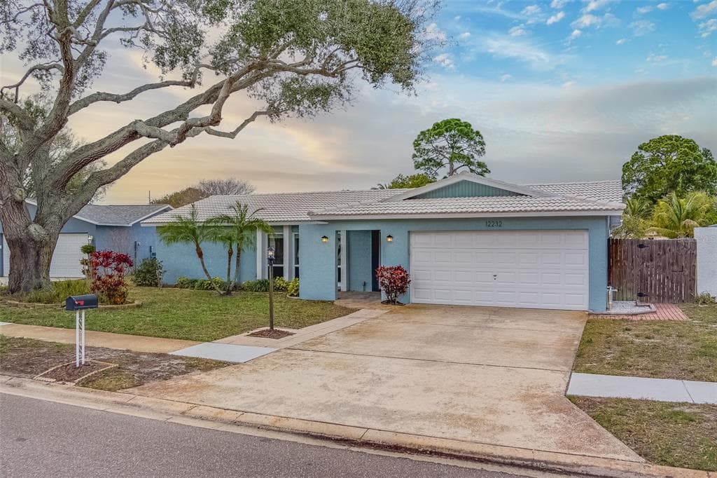 12232 IMPERIAL DRIVE SEMINOLE, FL 33772