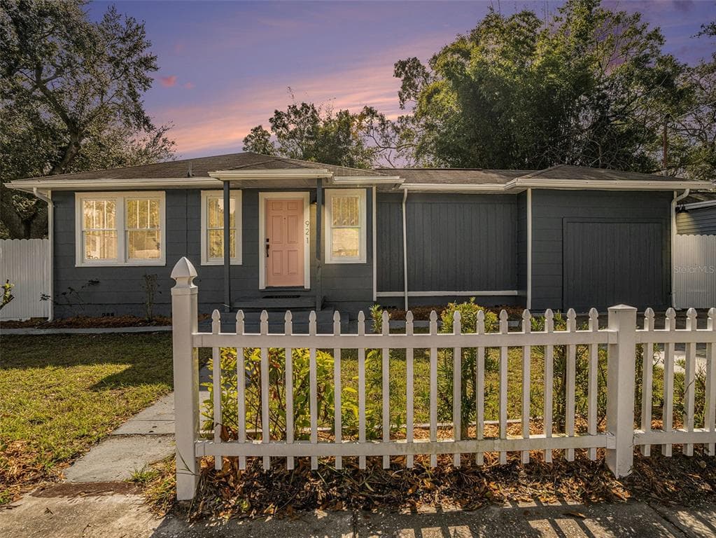 921 E BOUGAINVILLEA AVENUE TAMPA, FL 33612