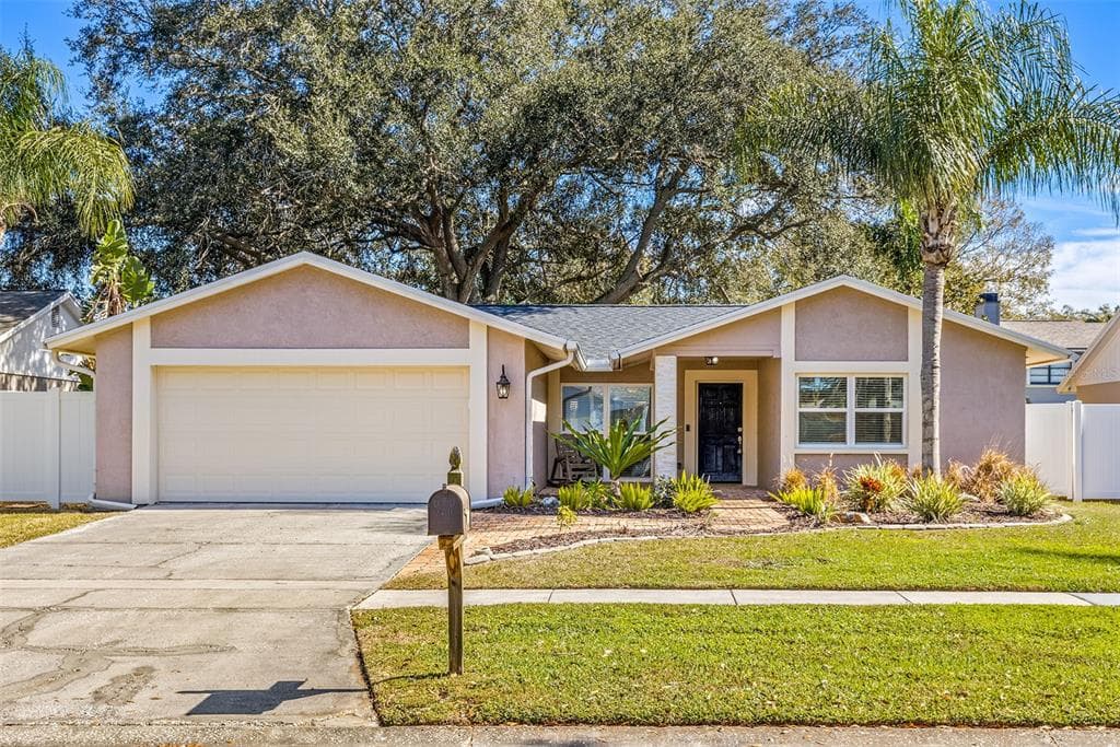 15707 COUNTRY LAKE DRIVE TAMPA, FL 33624