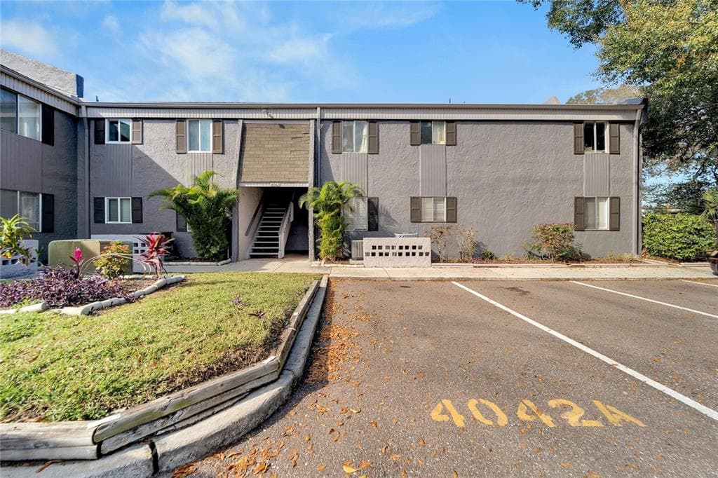 4042 CORTEZ DRIVE UNIT B TAMPA, FL 33614