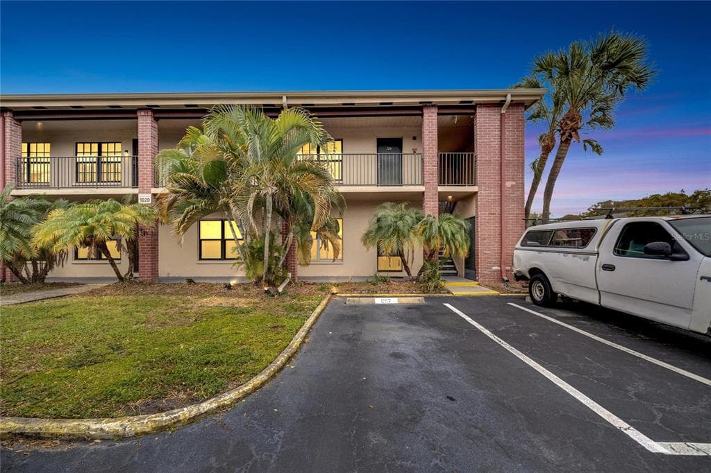 1020 85TH AVENUE N UNIT 221 ST PETERSBURG, FL 33702