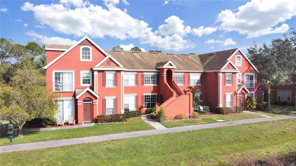9238 LAKE CHASE ISLAND WAY UNIT 9238 TAMPA, FL 33626