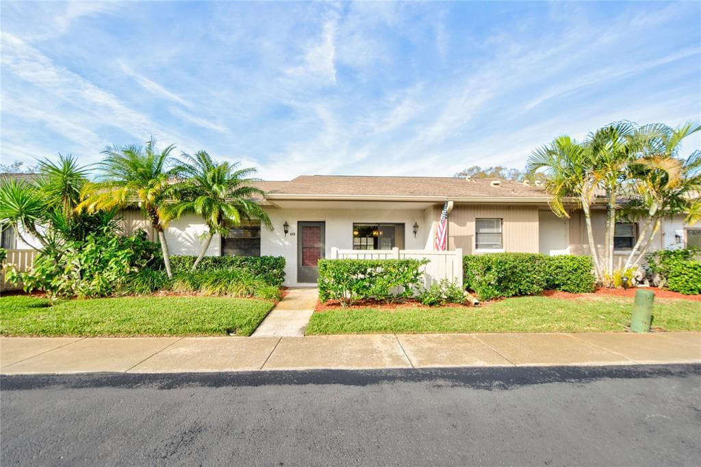 310 MICHAELS CIRCLE OLDSMAR, FL 34677
