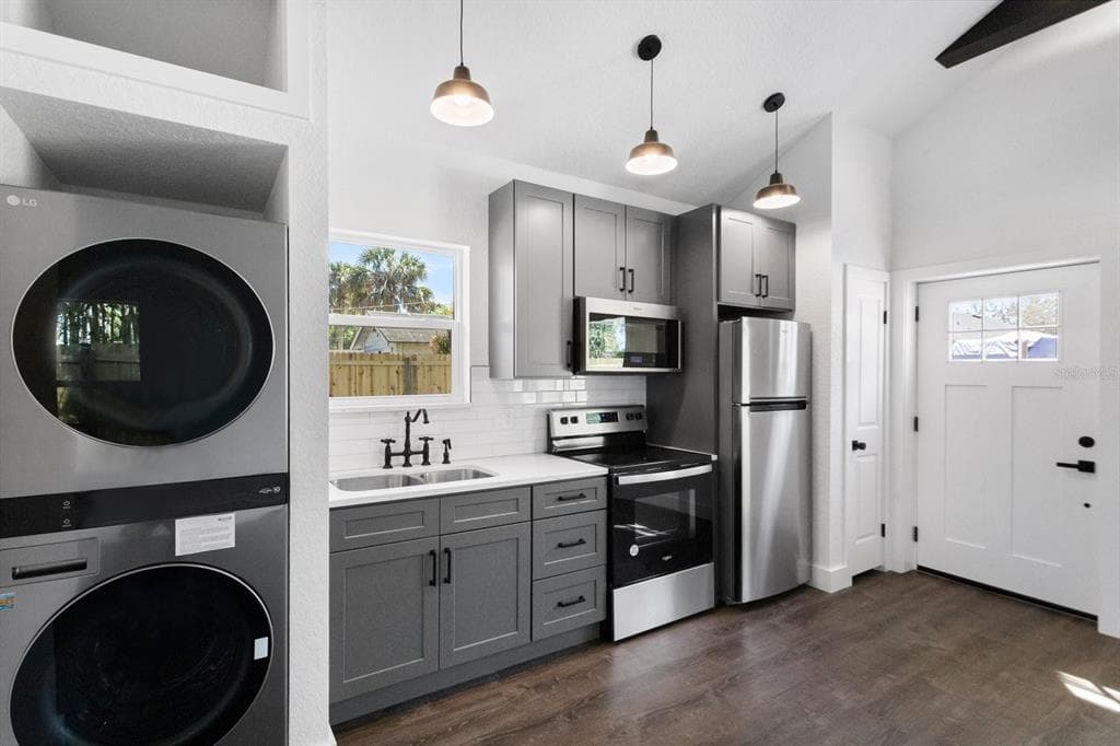 2517 OAKDALE ST S UNIT B ST PETERSBURG, FL 33705