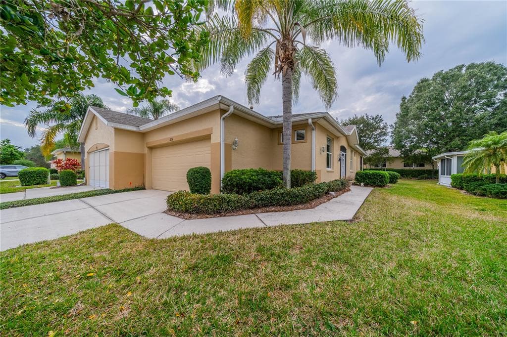 1236 FAIRWAY GREENS DRIVE UNIT 61 SUN CITY CENTER, FL 33573