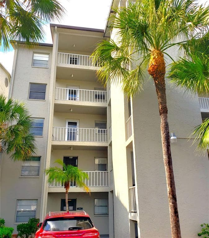 3140 LAKE BAYSHORE DRIVE UNIT 301 BRADENTON, FL 34205