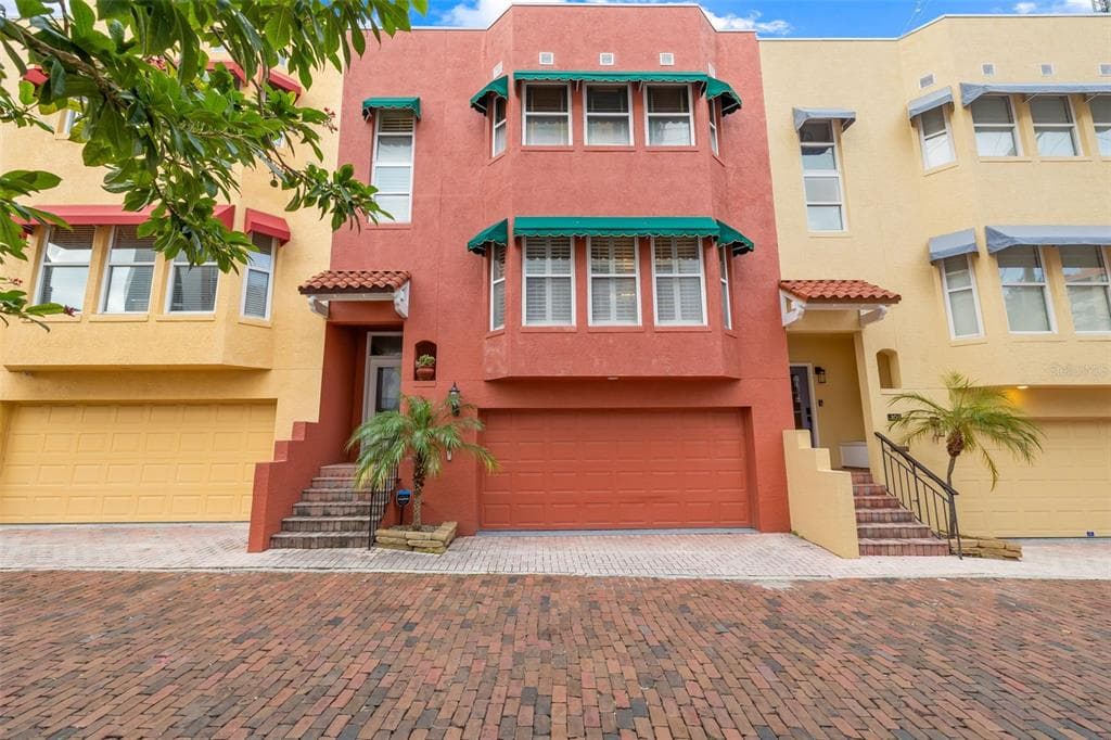 103 FAREHAM PLACE N ST PETERSBURG, FL 33701