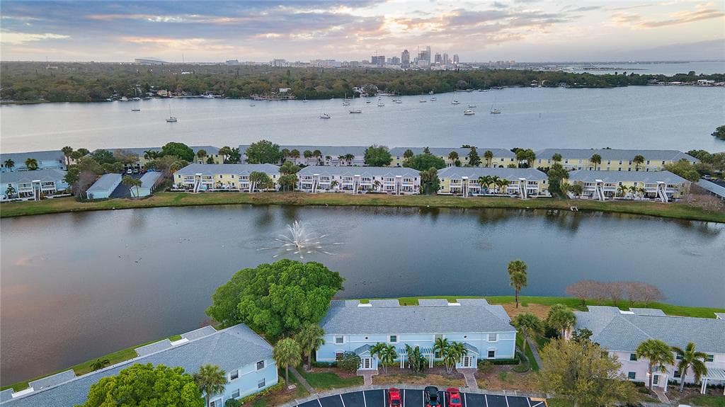 166 POMPANO DRIVE SE UNIT B ST PETERSBURG, FL 33705