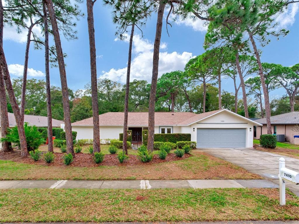 7490 PINE VALLEY LANE SEMINOLE, FL 33776